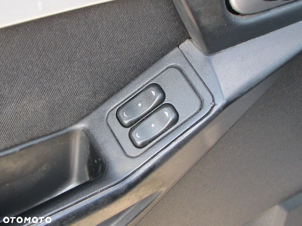 Opel Meriva 1.6 16V (Essentia) - 12