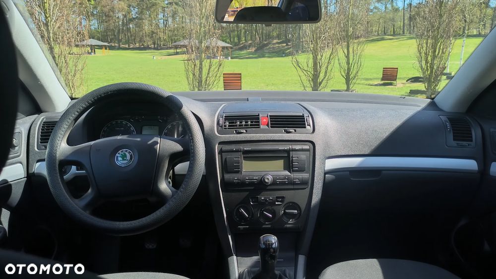 Skoda Octavia 1.6 Combi Style - 10