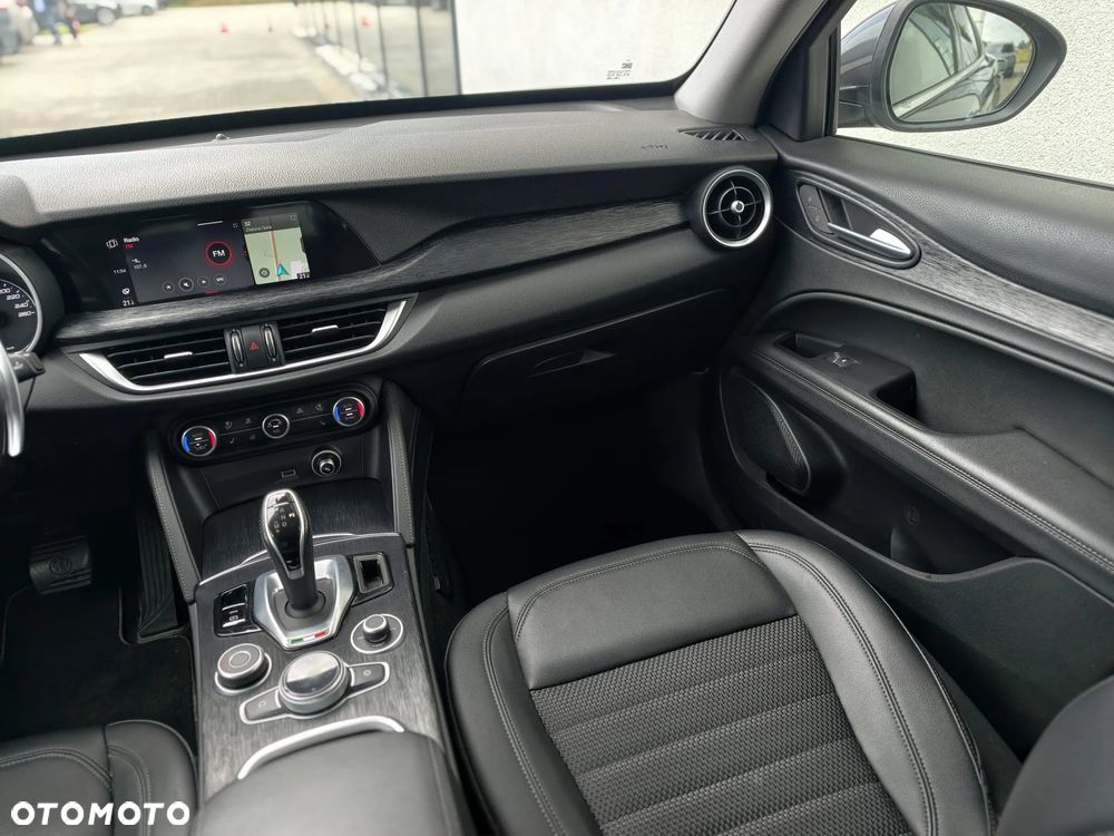 Alfa Romeo Stelvio 2.0 Turbo Q4 - 8