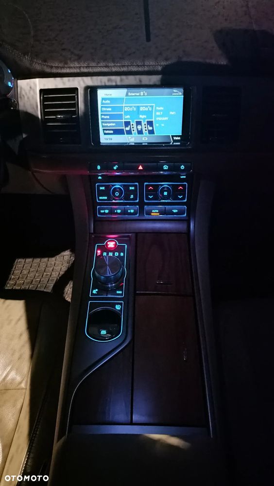 Jaguar XF 2.7 V6 D Luxury - 21