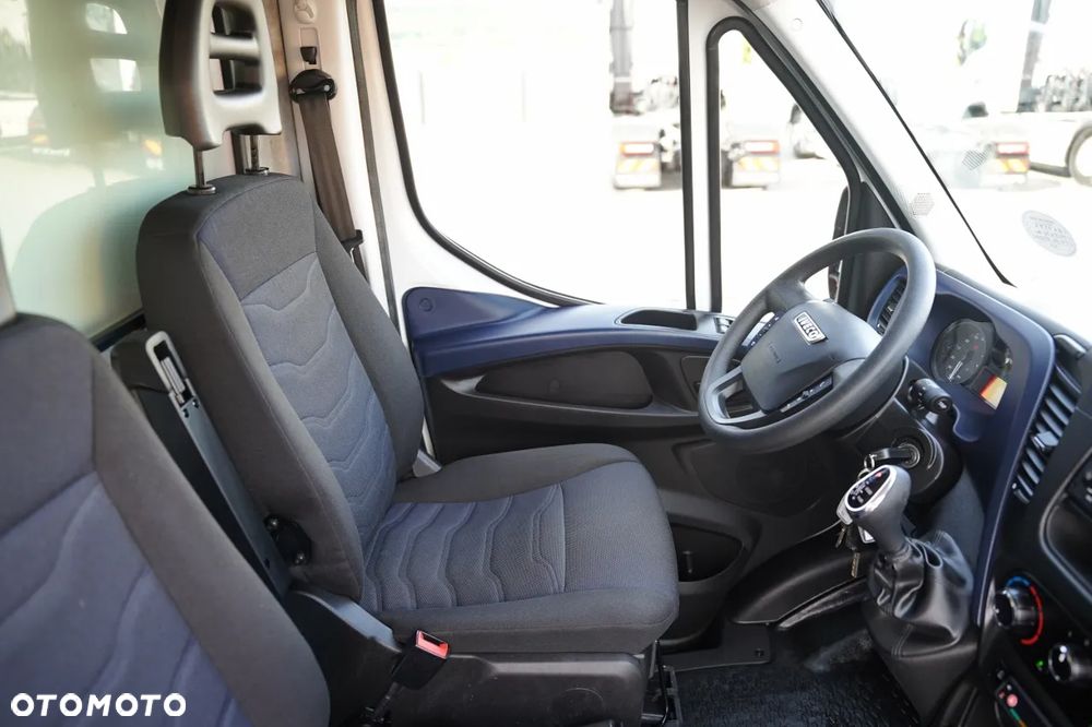 Iveco DAILY 35-140 / KONTENER 4,3 M / WINDA / HI -MATIC / BLIŹNIAK - 23