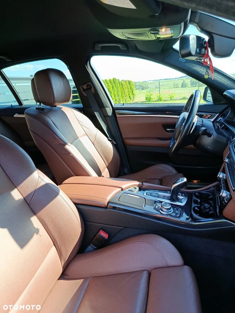 BMW Seria 5 525d xDrive - 11