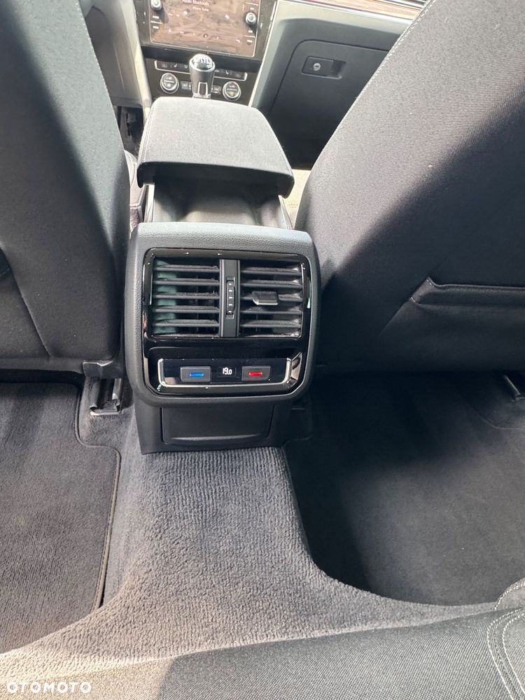 Volkswagen Passat 2.0 TDI SCR Comfortline - 22