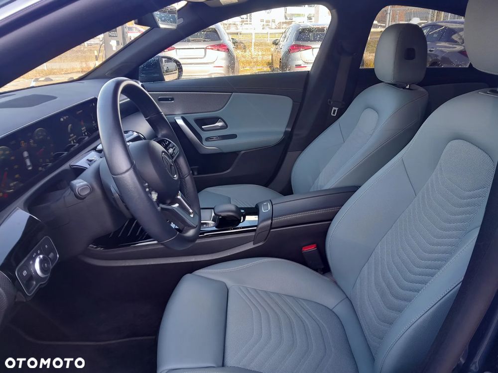 Mercedes-Benz CLA 180 Progressive 7G-DCT - 10