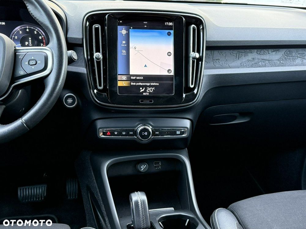 Volvo XC 40 T3 Momentum Pro - 25