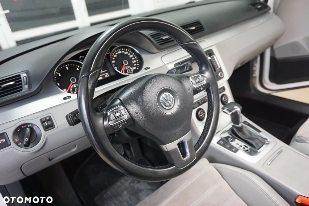 Volkswagen Passat Variant 2.0 TDI DSG Highline - 22