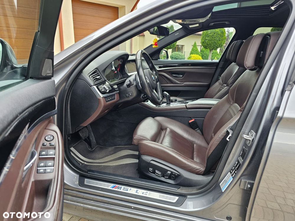 BMW Seria 5 M550d xDrive Sport-Aut - 33