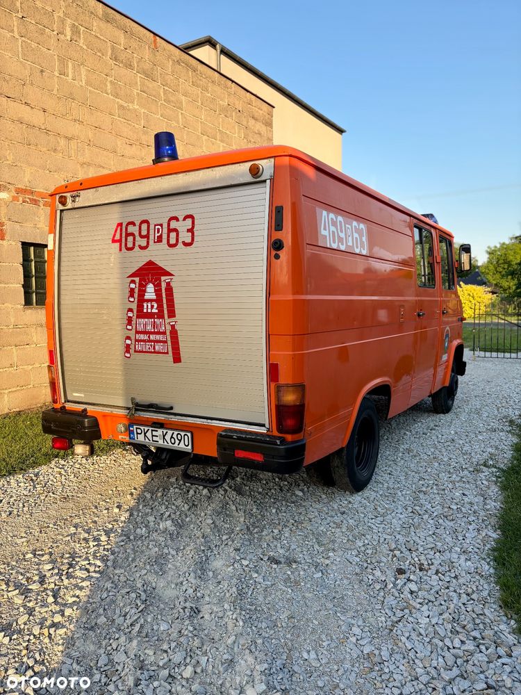 Mercedes-Benz 407D - 5