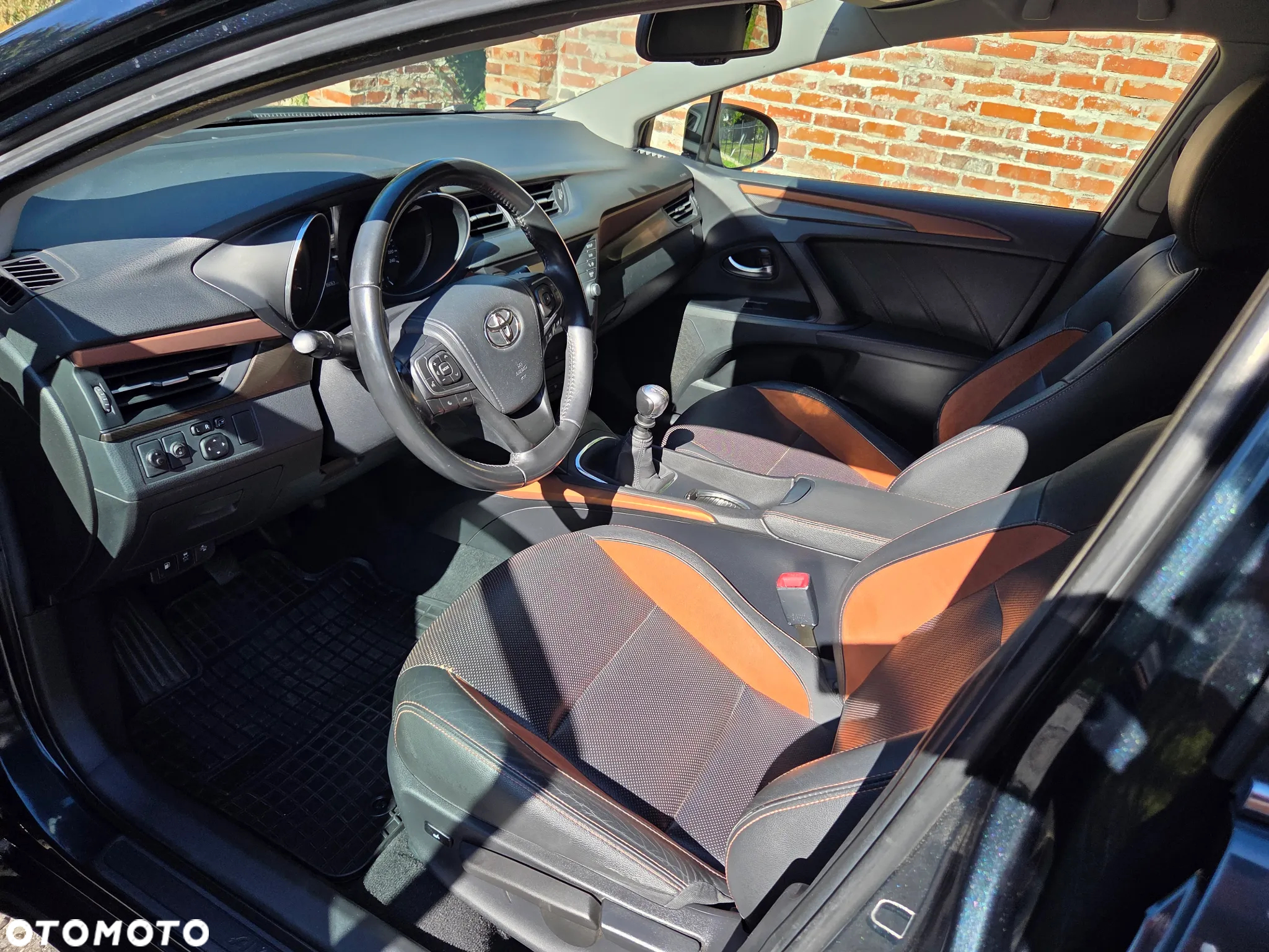 Toyota Avensis 1.8 Premium - 21
