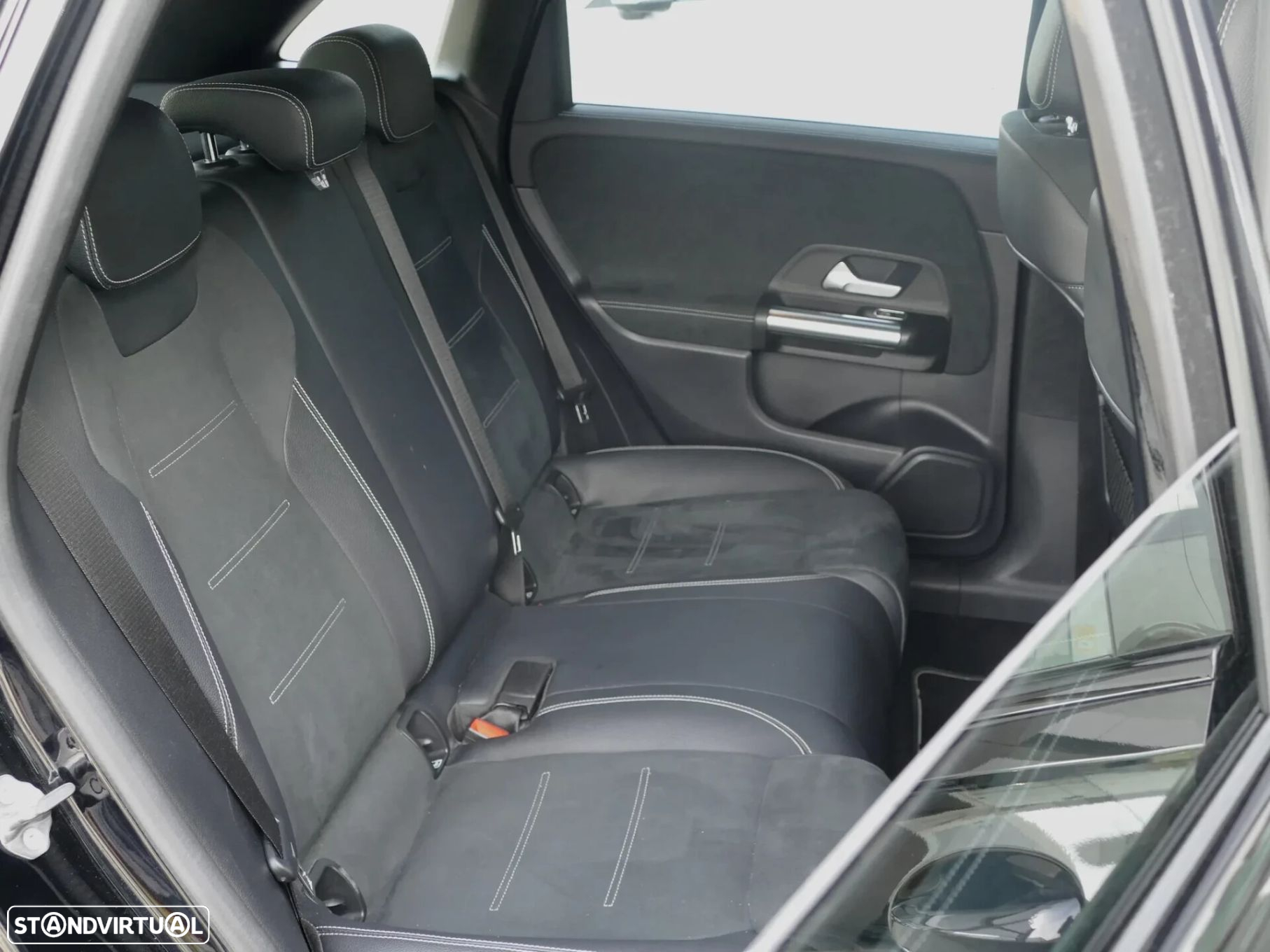 Mercedes-Benz B 250 e AMG Line - 29