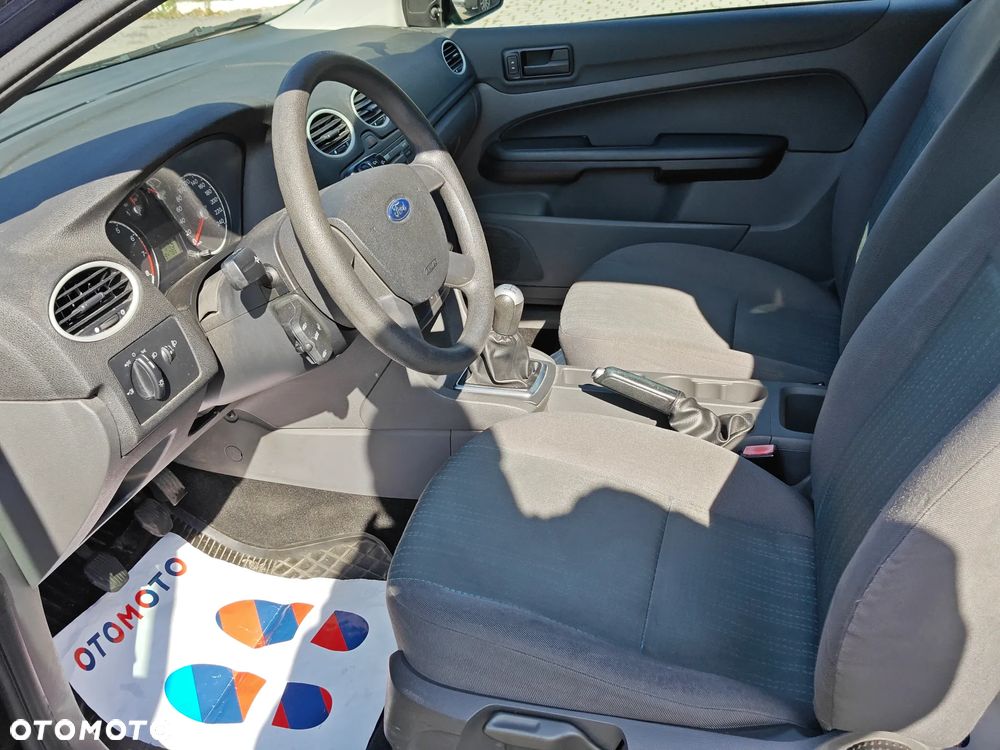 Ford Focus 1.4 Ambiente - 10