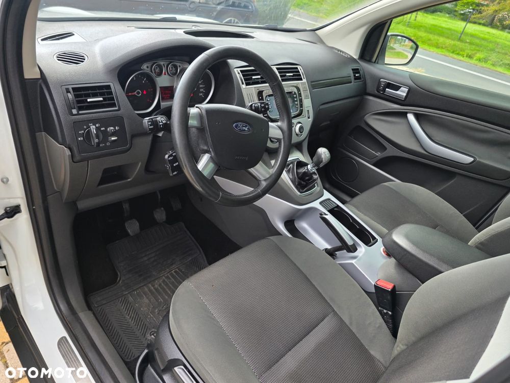 Ford Kuga - 10