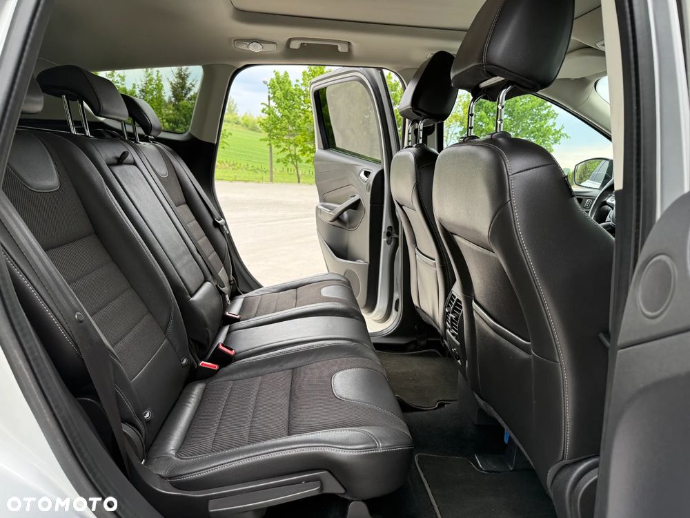 Ford Kuga - 26