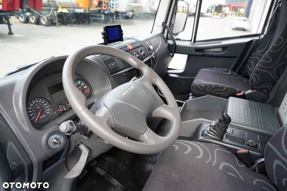 Iveco 180E25 / 4X2 / SKRZYNIOWY 7,5m + HDS HYVA HB150X MAX UDŹWIG 5 200KG / STEROWNIE RADIOWE  / ROTATOR / AUTOMAT - 24