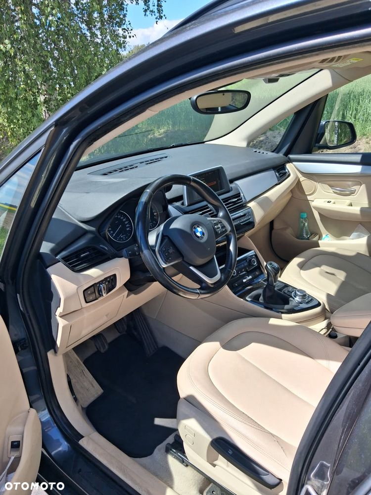 BMW Seria 2 216d - 5