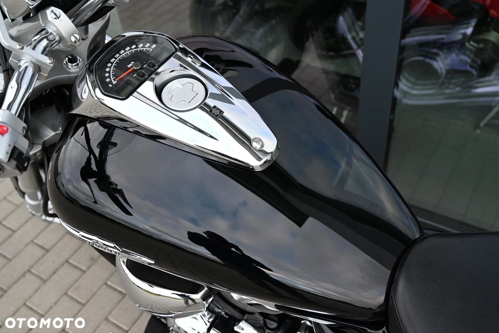 Suzuki Intruder - 32