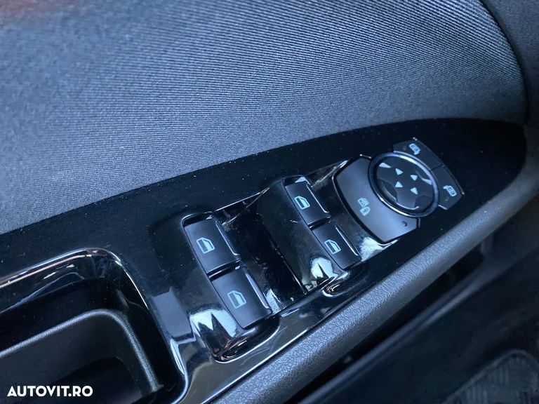 Ford Mondeo 2.0 HEV Trend - 16