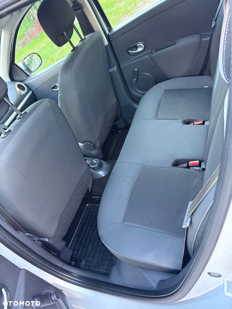Renault Clio 1.2 16V 75 TomTom Edition - 14
