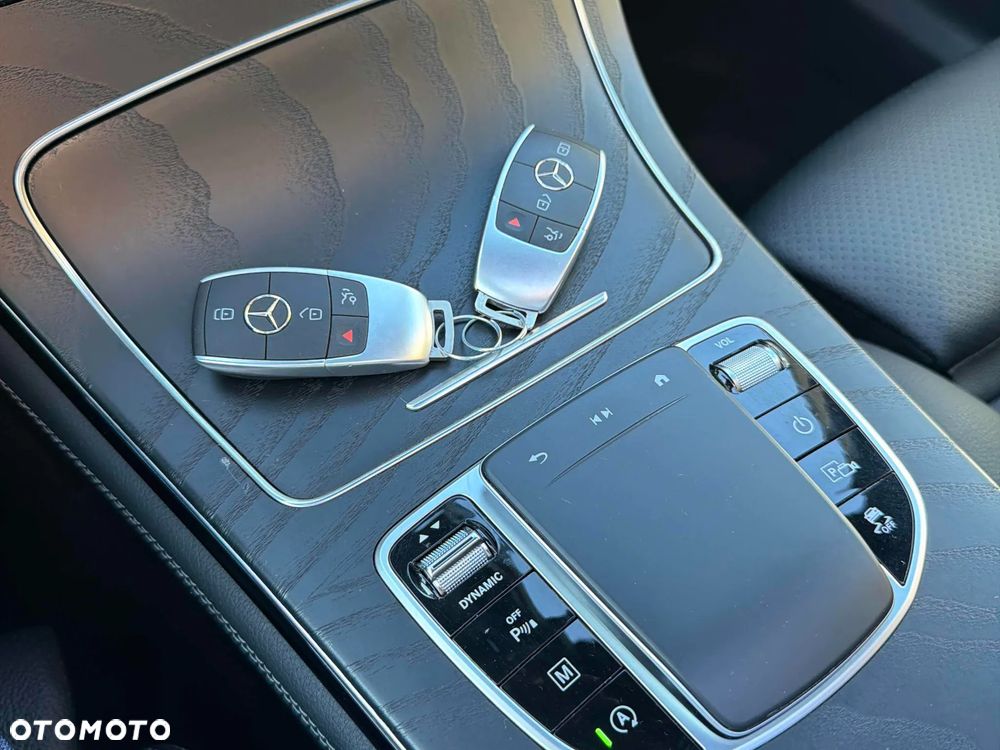 Mercedes-Benz GLC 300 4Matic 9G-TRONIC AMG Line - 12