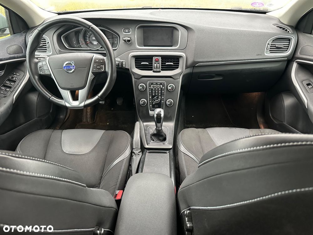 Volvo V40 T2 Linje Svart - 12