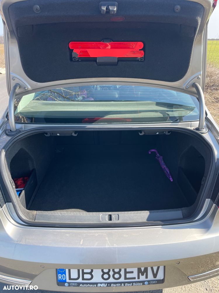 Volkswagen Passat 2.0 TDI Blue TDI DSG Comfortline - 9