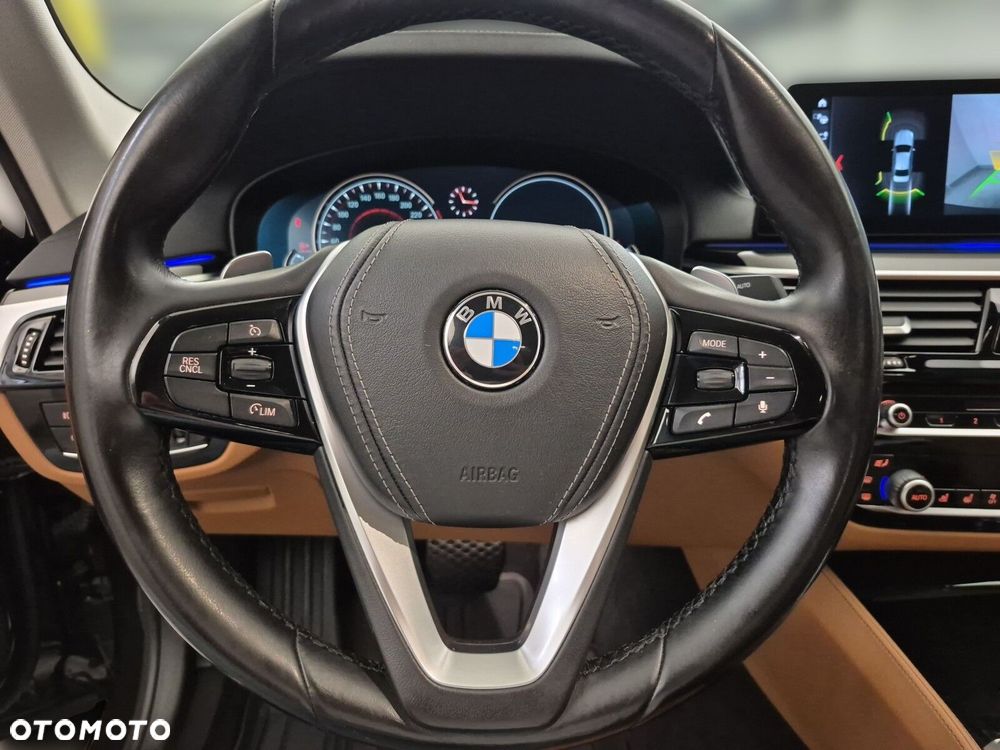 BMW Seria 5 520d xDrive Luxury Line sport - 24