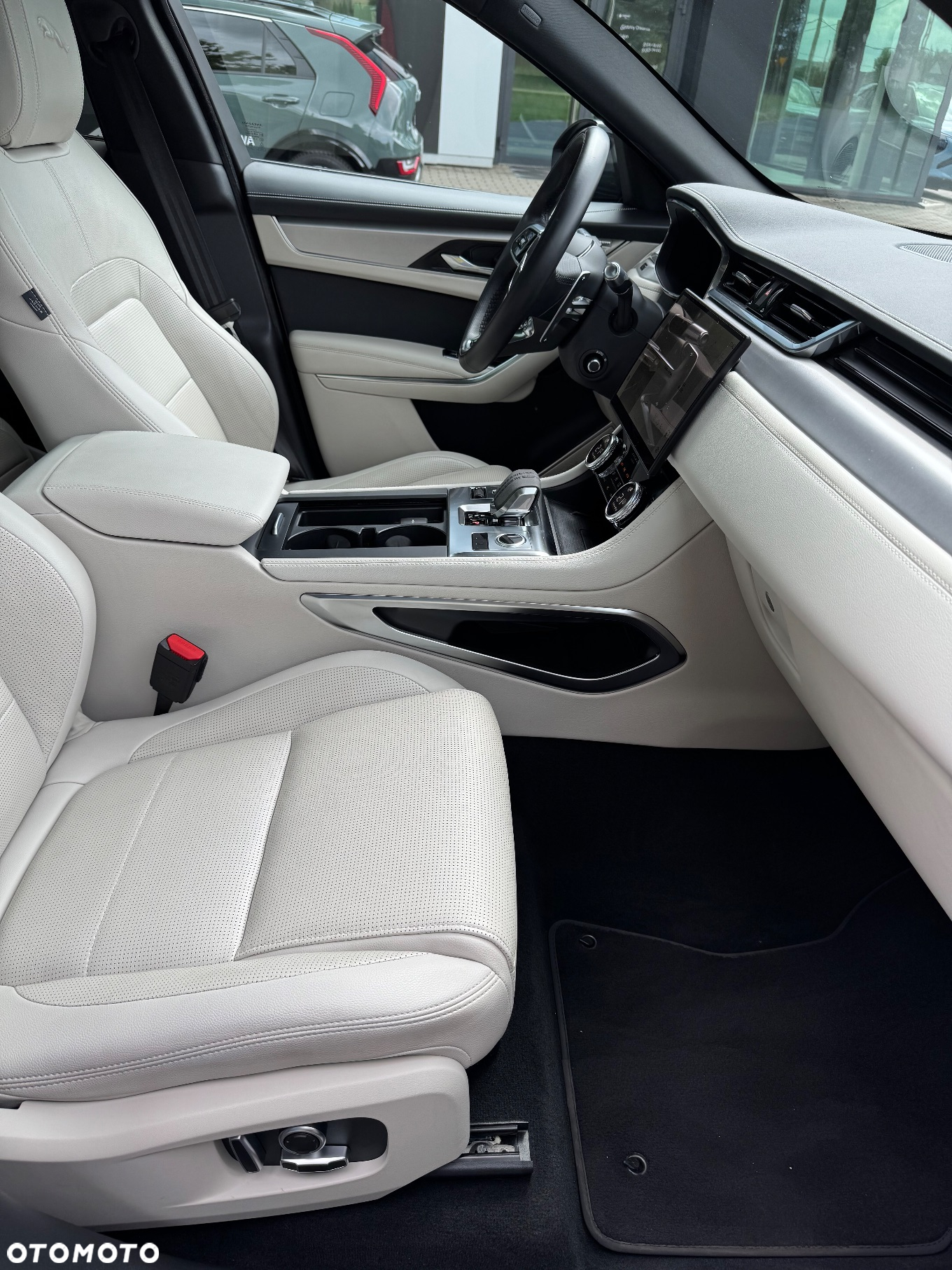 Jaguar F-Pace - 7