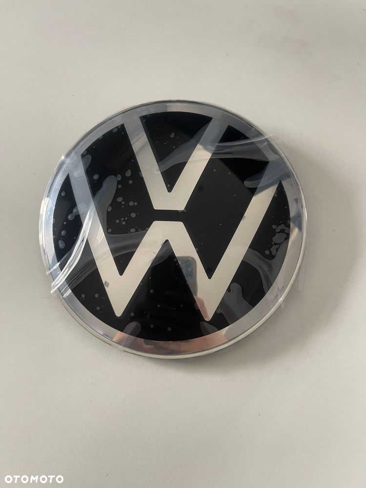 VW TOURAN 20-22  EMBLEMAT ZNACZEK LOGO POD RADAR  NOWY - 2