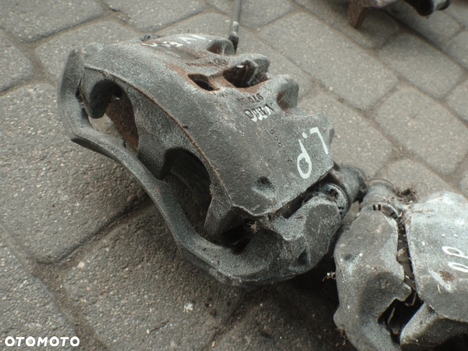 zacisk jarzmo hamulcowy prowadnica tył iveco daily 35c  oryginał jak nowy orginał - 11