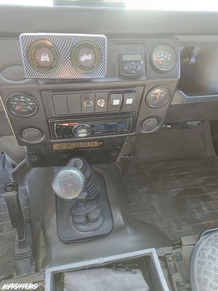 Land Rover Defender - 8