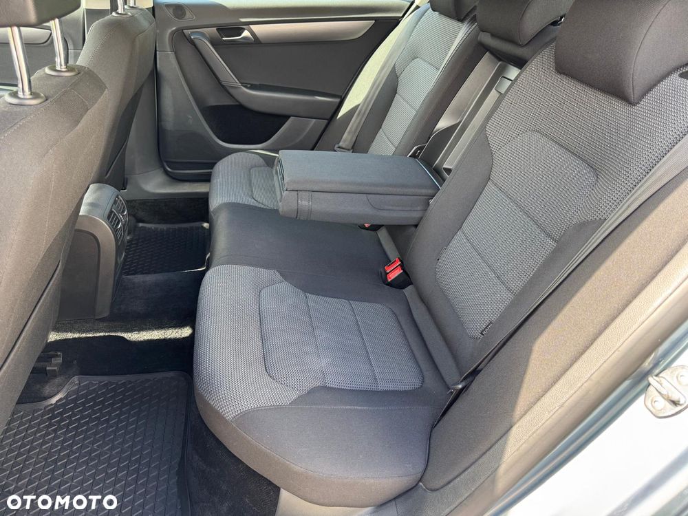Volkswagen Passat 2.0 TDI Comfortline DSG - 13