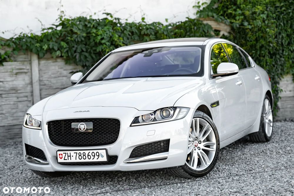 Jaguar XF 20d Prestige - 6