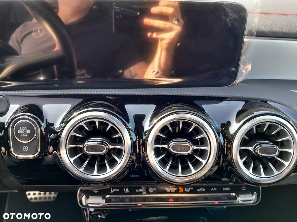 Mercedes-Benz CLA 200 7G-DCT - 11