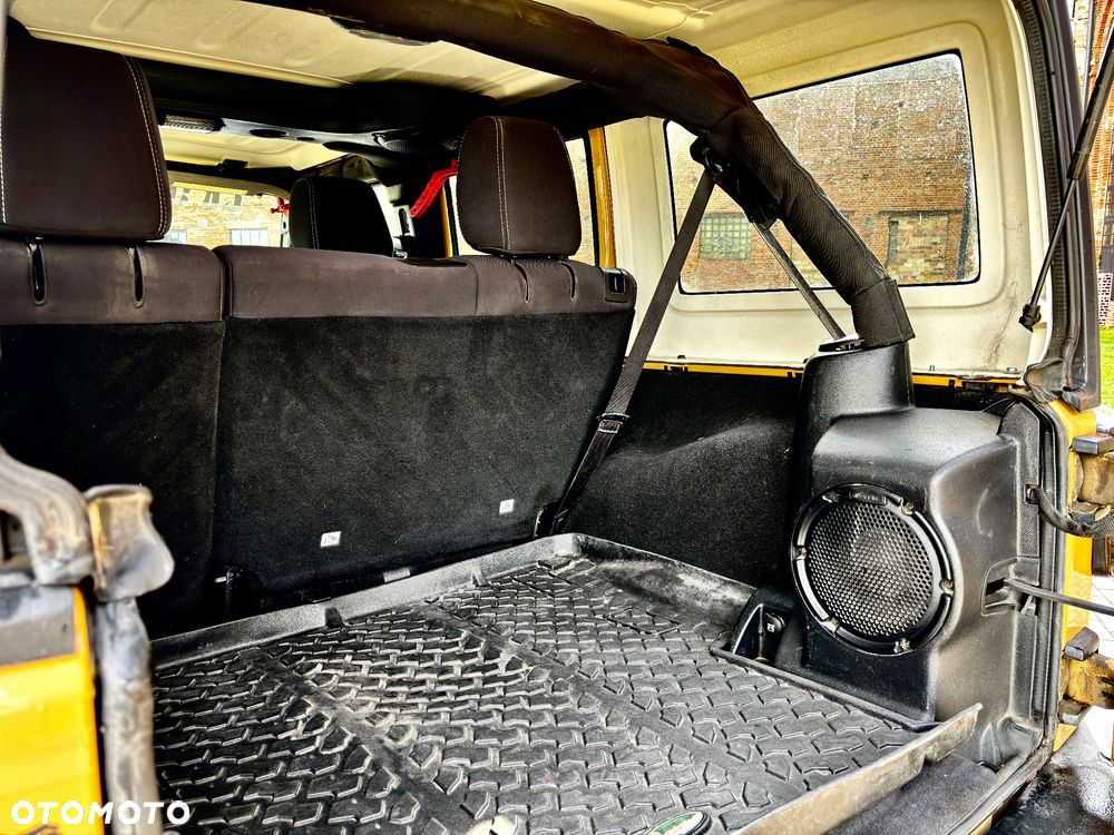 Jeep Wrangler 3.6 Unlim Sahara - 29