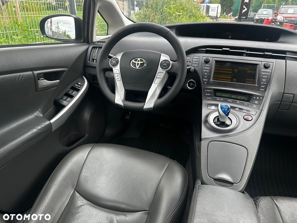 Toyota Prius 1.8 HSD Premium - 24