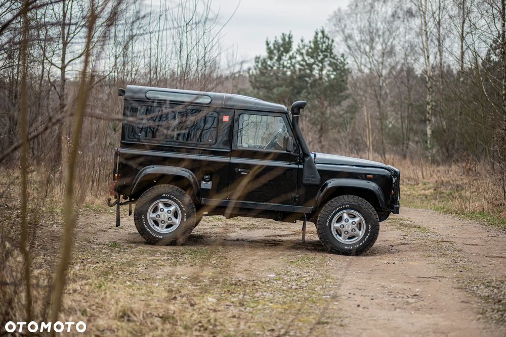 Land Rover Defender - 32