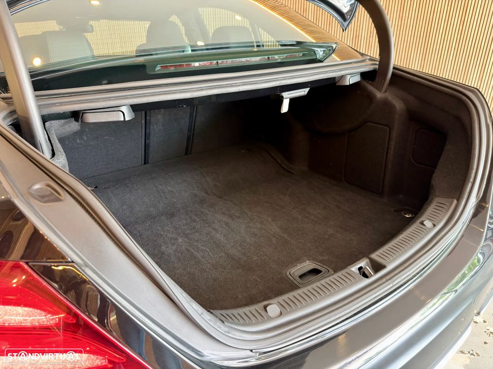 Mercedes-Benz E 220 d AMG Line - 28