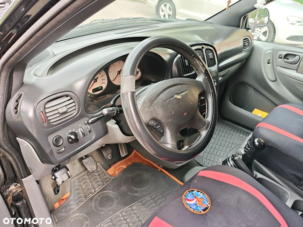 Chrysler Voyager 2.5 LX CRD - 14