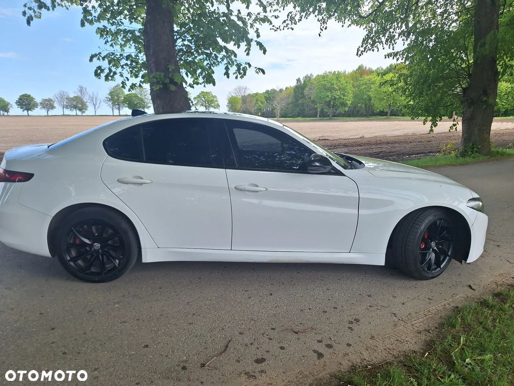 Alfa Romeo Giulia 2.0 Turbo TI Q4 - 11