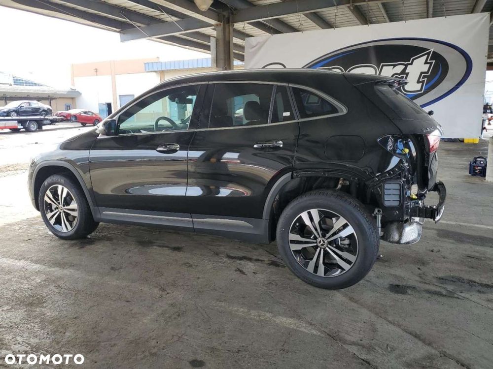 Mercedes-Benz GLA - 8