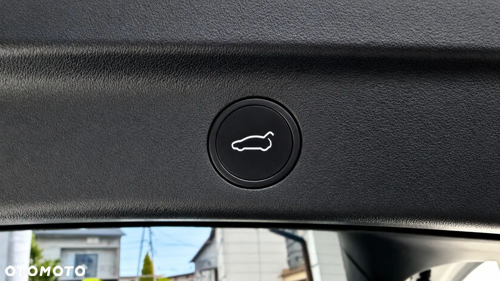 Tesla Model Y Long Range AWD - 18
