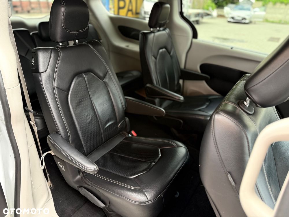 Chrysler Pacifica - 14