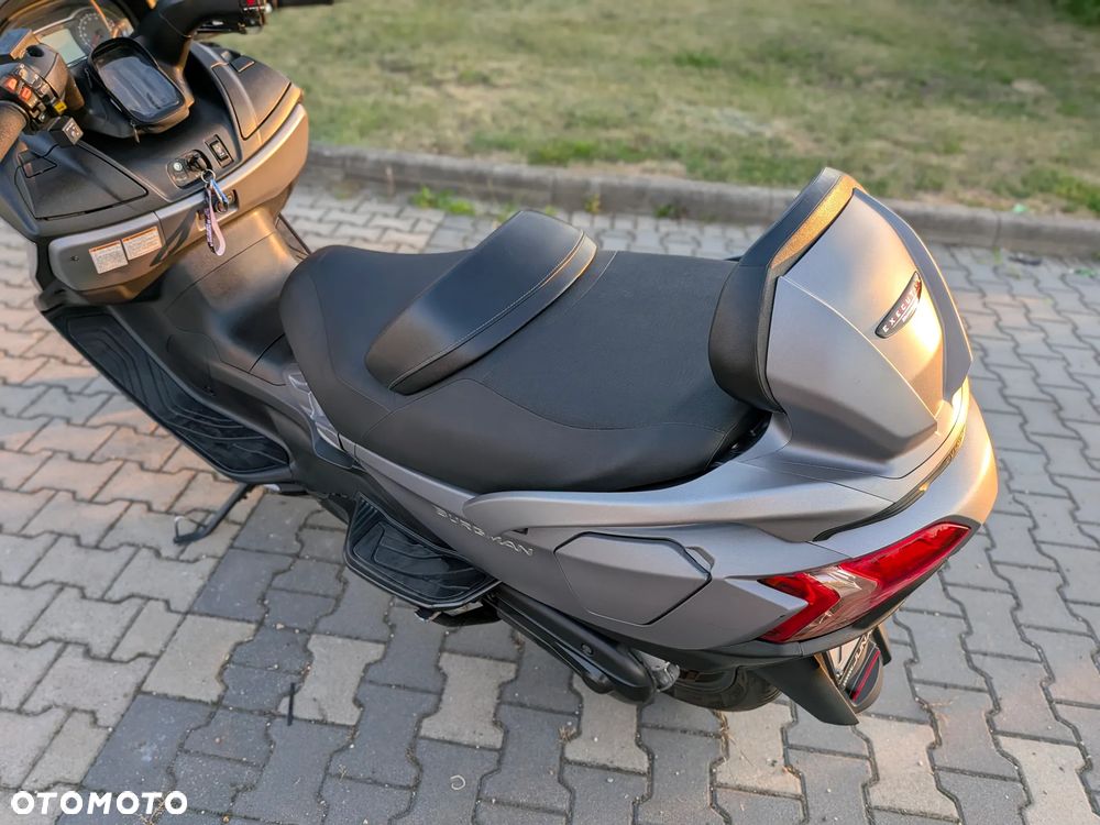 Suzuki Burgman - 16