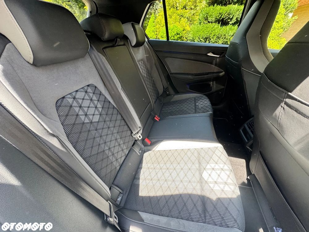 Volkswagen Golf 1.5 eTSI mHEV R-Line Plus DSG - 20