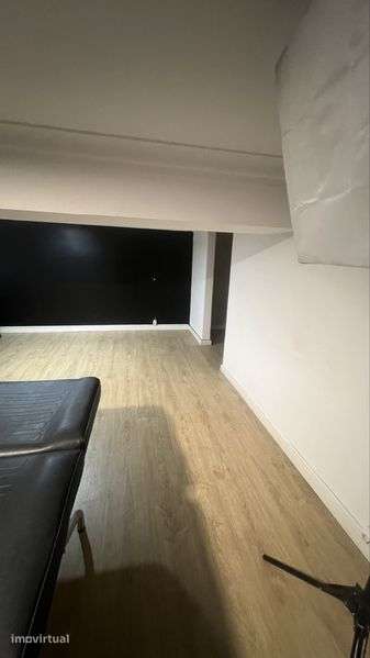 Estudio situado em barbearia segundo andar - Grande imagem: 3/8