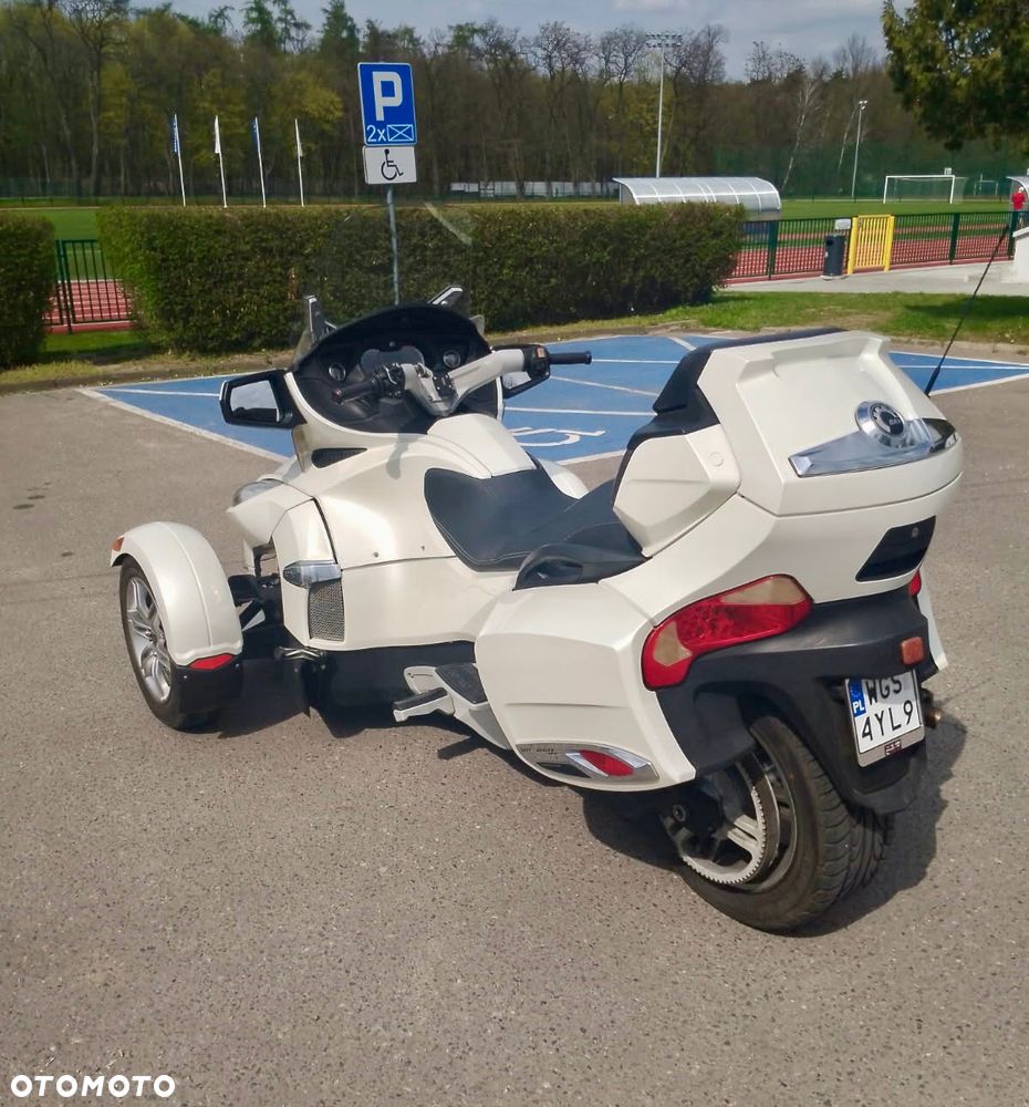 Can-Am Spyder - 10