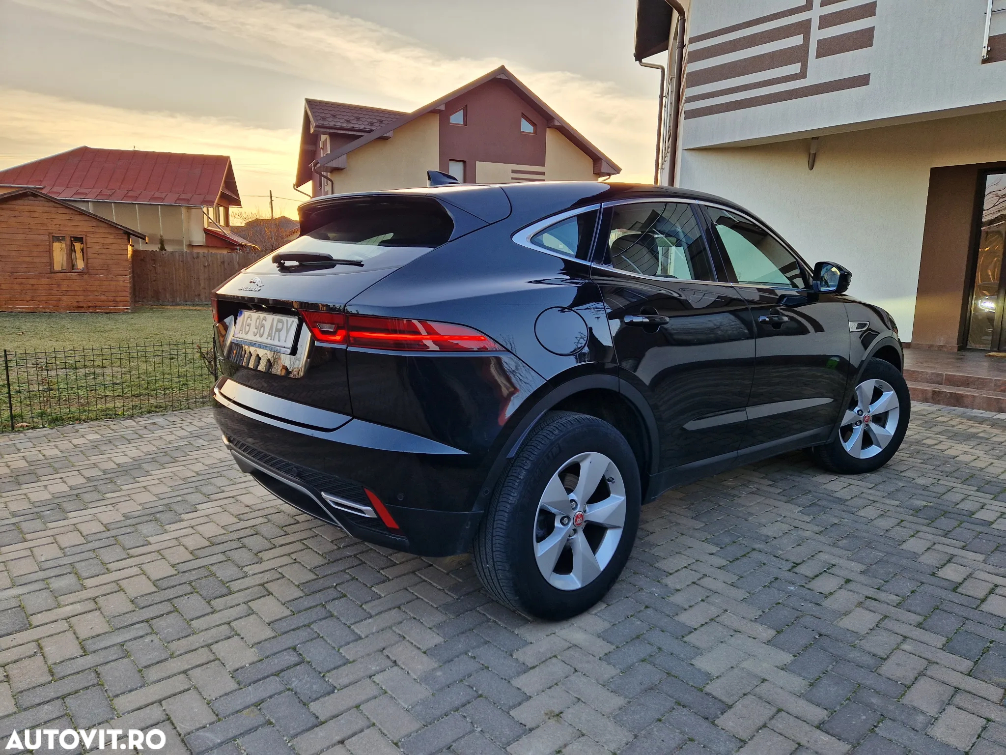 Jaguar E-Pace D165 AWD R-Dynamic HSE - 4