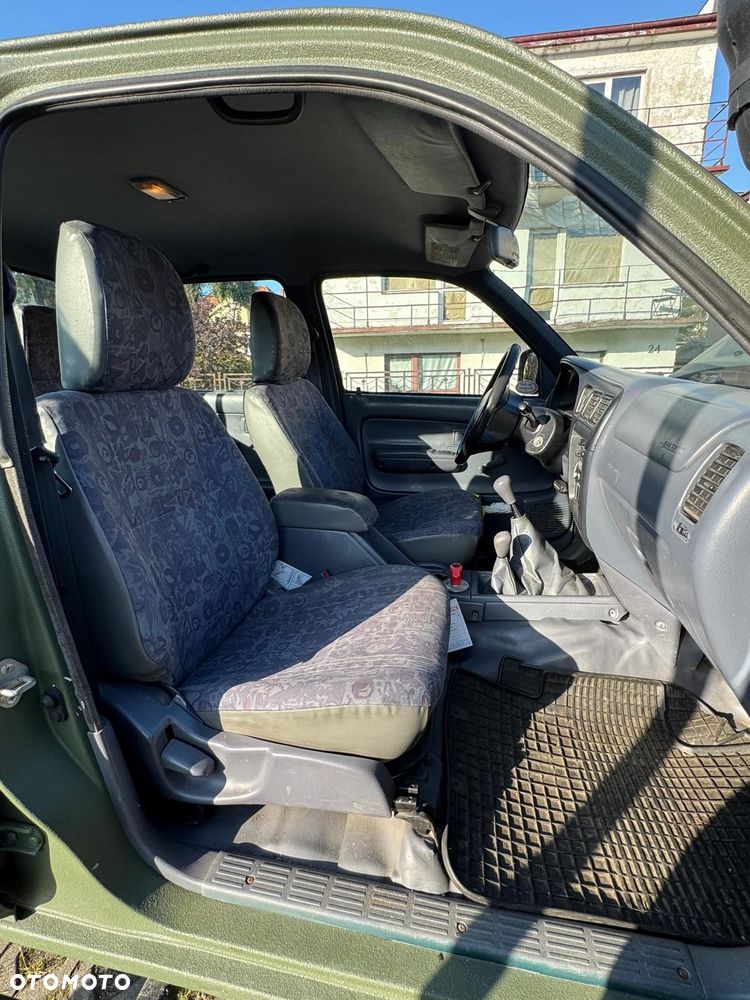 Toyota Hilux 4WD DLX - 22