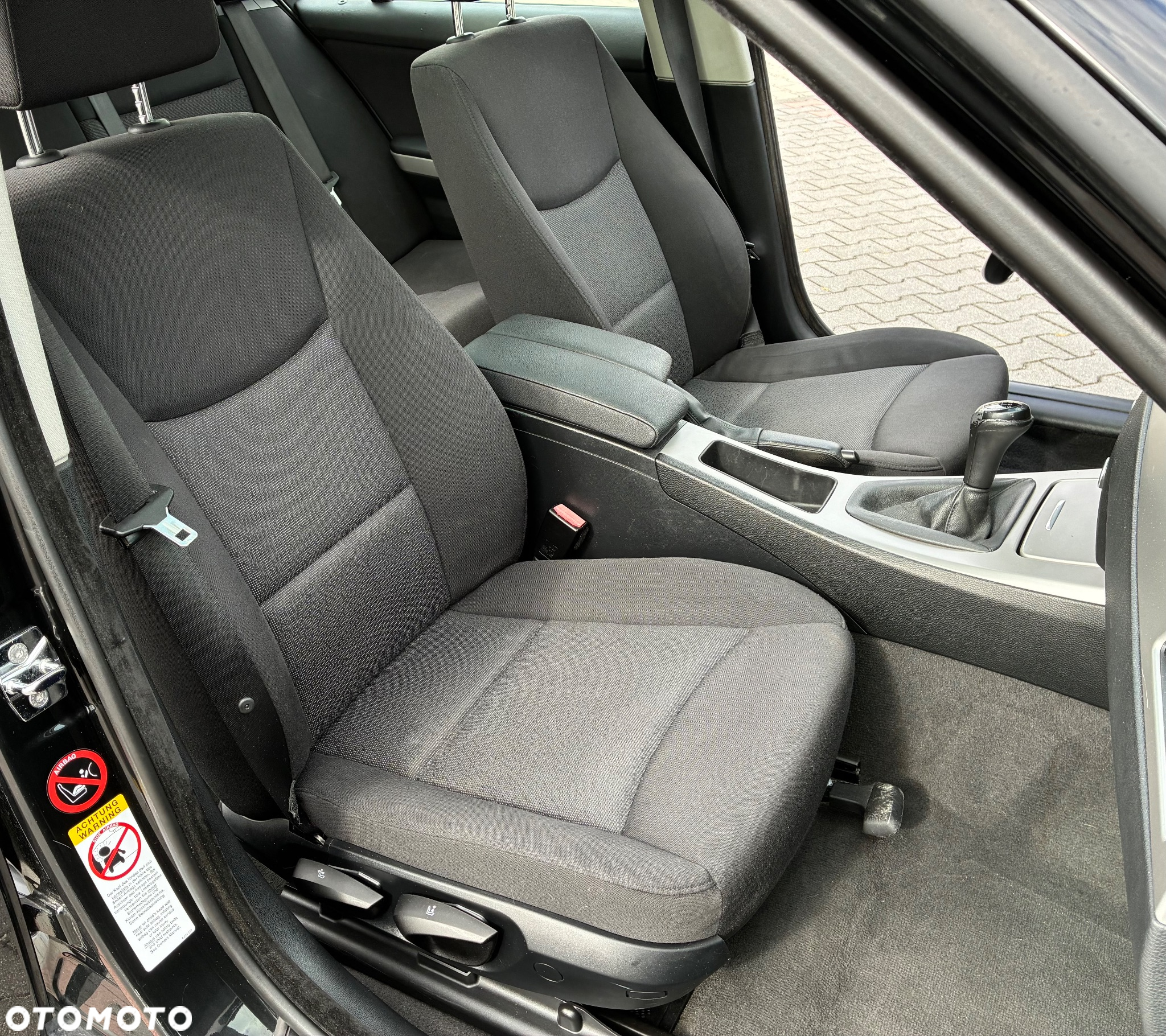 BMW Seria 3 318i Touring - 12