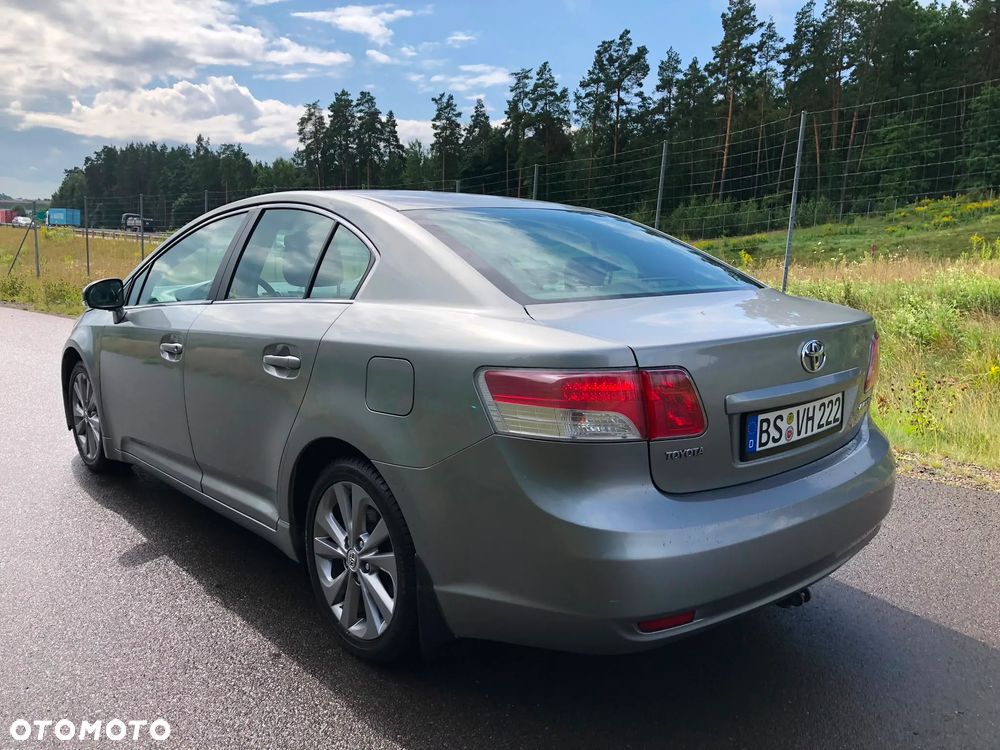 Toyota Avensis 1.8 Active - 9